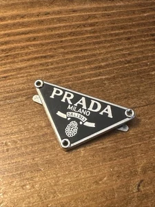 PRADA Milano DAL 1913 - Saffiano schwarz Abzeichen Metall - Bild 1 von 6