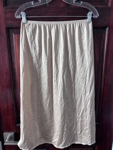 Vintage Vanity Fair Nylon Beige Half Slip 11760 Size Medium 30” - Picture 1 of 4
