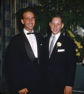 Slide 3D foto realista stereo vintage BAR MITZVAH ragazzo con papà - Foto 1 di 2