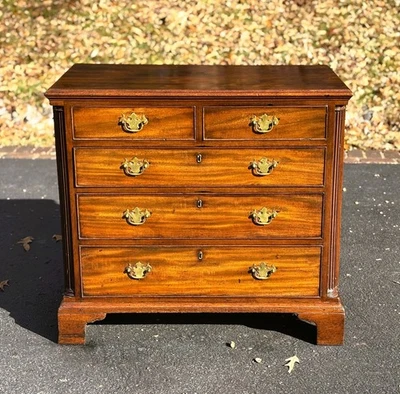 Cajonera Jorge III siglo XVIII - Envío disponible Foto 1 de 4