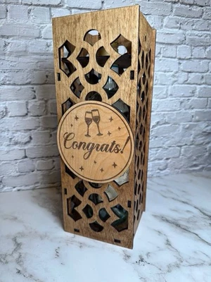 Caja de regalo de vino de madera con diseño de felicitaciones portabotellas decorativo para regalar Foto 1 de 4