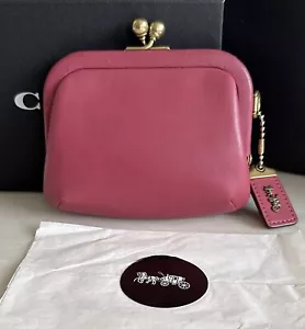 COACH 1941 POLVORIENTO ROSA KISSLOCK MONEDERO ORO 68326 - Imagen 1 de 15
