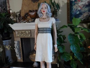 Carolina Herrera Ivory Wool Sheath Dress w/Pintuck-Pleat-Lace Detail Size 2 - Picture 1 of 24