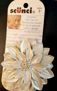 Scunci Pearly Flower 3 in 1 Alligator Clip/Ponytailer/Brooch + FREE BONUS GIFT - Picture 1 of 3