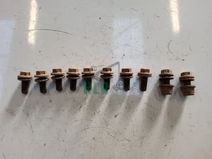 Pernos debajo de la bandeja del motor Land Rover Discovery 3. - Imagen 1 de 5