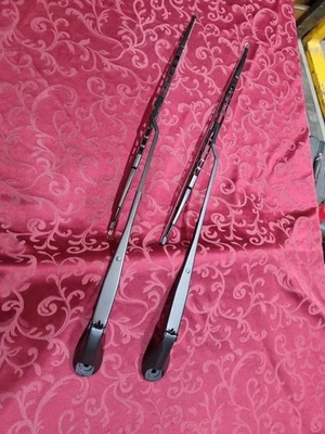 Brazos limpiaparabrisas FORD FALCON EF, EL XR8,XR6, FAIRMONT GHIA FAIRLANE, GL REPINTADOS TRICO Foto 1 de 4