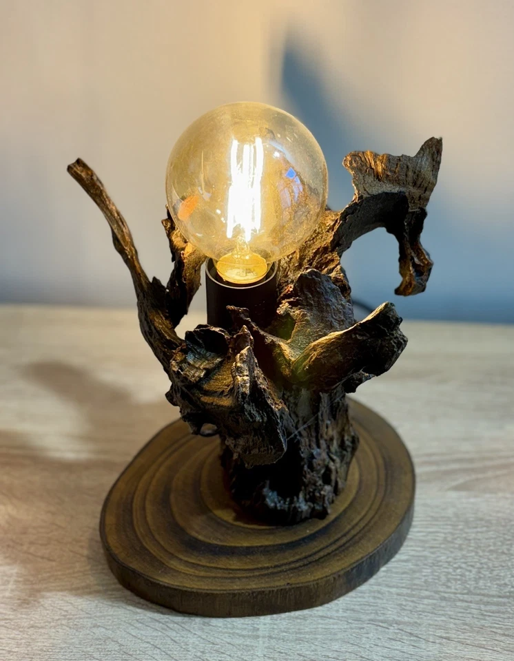 Tischlampe - Handgefertigte Tischlampe Aus Treibholz.  - Bild 1 von 4