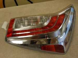 12 13 14 2015 TOYOTA PRIUS OEM 8155147190 LUZ TRASERA LED PASAJERO DERECHO - Imagen 1 de 11