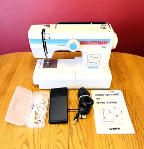 Máquina de Coser Vintage Blanca Resistente Modelo 1666 Pedal Manual Accesorios - Imagen 1 de 5