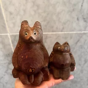 Vintage Hand-Carved Wooden Tanuki Figurine - Charming Glossy Eyes Beautiful Wood - Picture 1 of 11