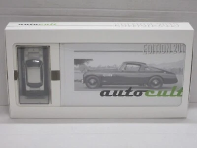 Sauber-Mercedes W140 Box mit Jahrbuch Autocult Edition 2018 99118 1:43 lim. - Bild 1 von 4