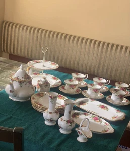 OLD COUNTRY ROSES ROYAL ALBERT England 1904. TEA SET 28pc. - Picture 1 of 12