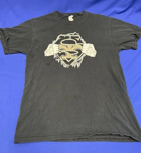 New Orleans Saints Superman Rip Chest Logo T-Shirt Men’s Medium Black - Picture 1 of 5