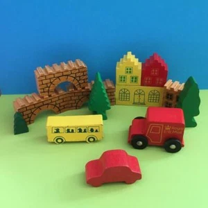 Vintage Thomas The Tank Engine Wooden Post Van Train Track Buildings Toy Scenery - Picture 1 of 4