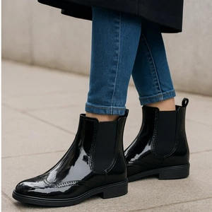 Ecco schwarze Lackleder Brogue Chelsea Stiefel Damengröße 10,5 klassisch minimalistisch - Bild 1 von 11