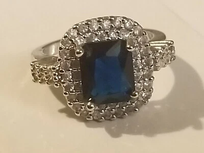 Superposición de oro blanco de 14k con circonita cúbica italiana azul y blanca talla 8 Foto 1 de 4