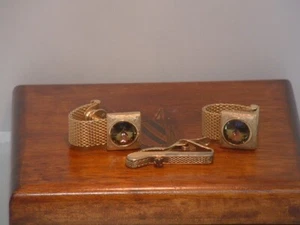 Juego de barra de corbata y gemelos de piedra grande tono dorado Swank vintage de segunda mano para hombre - Imagen 1 de 5