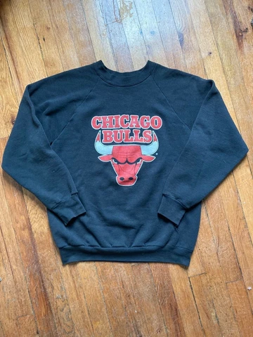 Vintage 90’s Chicago Bulls Sweater | Size L Cover