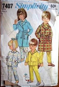 SIMPLICITY PATTERN 7407 ROBE PAJAMAS KIDS SIZE 6 CUT VINTAGE SOLD AS IS - Picture 1 of 2