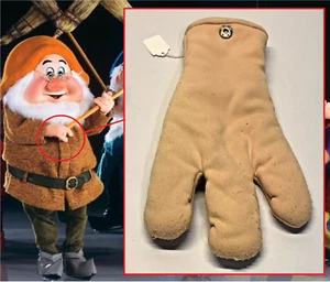 1986 Disney World on Ice Actor Used Seven Dwarf Glove "Grumpy" - Picture 1 of 11