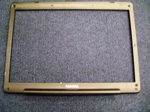 Toshiba Satellite A205-S5843 LCD Screen Front Bezel V000100020 - Picture 1 of 6