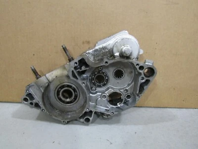 1990 YAMAHA YZ250WR ПРАВЫЙ КАРТЕР 2VM-15121-03-00 ПОДХОДИТ 1989-1996 YZ250  - Изображение 1 из 4