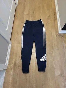 Adidas Boys/Teens Core Badge 3 Stripes Joggers Blue Size XL 18/20 - Picture 1 of 6