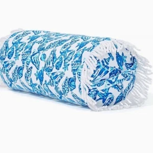 Lilly Pulitzer Beach Pillow Resort White Shell Collector Fast - Picture 1 of 2