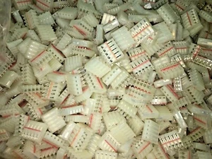 (100 PIECE LOT) 09-07-1050, 09071050, MOLEX, IDC Connector F 5 POS 3.96mm IDT RA - Picture 1 of 1