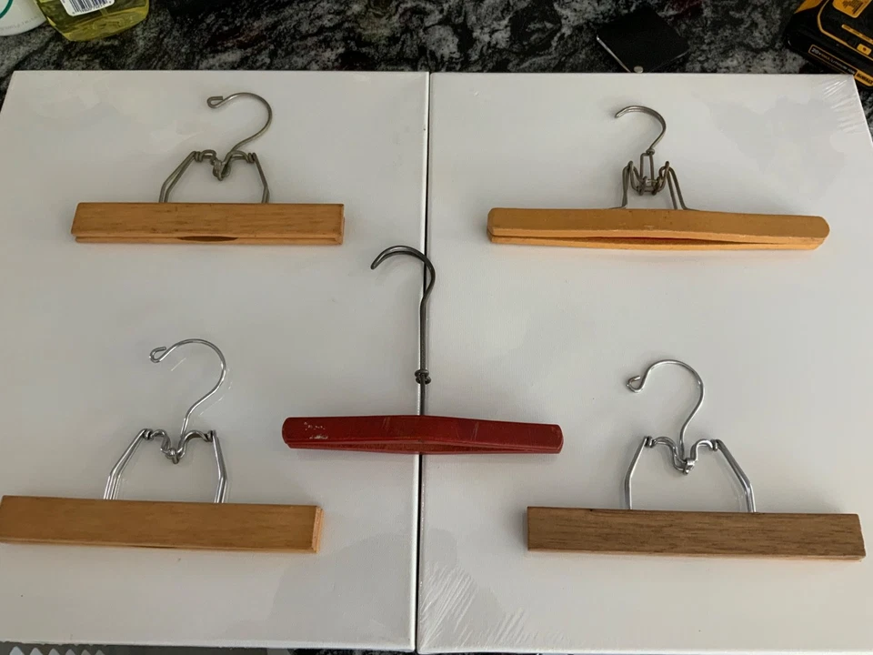 Lote De Colección De 5 Perchas De Abrazadera De Madera para Traje Pantalones Pantalones Pantalones Foto 1 de 4