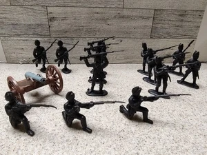 Lote de 13 y cañones de infantería británica revolucionaria de plástico negro de 2,5" sin marca - Imagen 1 de 17