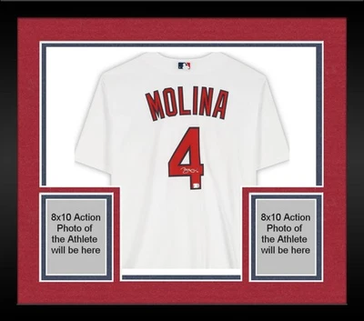 Camiseta deportiva Nike blanca autografiada por Yadier Molina de los Cardenales de San Luis enmarcada réplica Foto 1 de 4