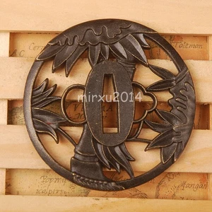 Little Grass Iron Tsuba Handguard for Japanese Samurai Katana Wakizashi Tanto - Picture 1 of 3