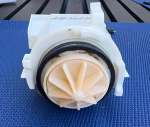 Bomba de drenaje para lavavajillas Bosch serie 800 SPX68U55UC USADA - Imagen 1 de 6