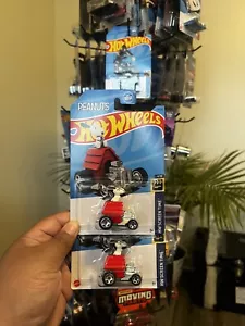 2023 Hot Wheels SNOOPY Peanuts (Case D) HW Screen Time #78 (Lot of 2) Red/Green - Imagen 1 de 4