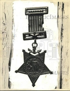 1936 Pressefoto-Medaille erhalten von Henry Clay Wilkes für Albemarle Zerstörung. - Bild 1 von 2