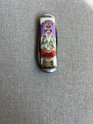 Canivete antigo da coroação da rainha Elizabeth - Imagem 1 de 4