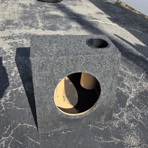 10" Subwoofer Gehäuse Box - 16x14,5" - abgewinkelt für Kofferraum Ecke - neuwertig - Bild 1 von 7