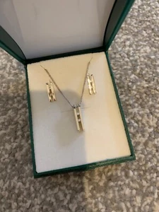 Silver Pendant with cubic zirconia stones and matching earings. Presentation box - Picture 1 of 6