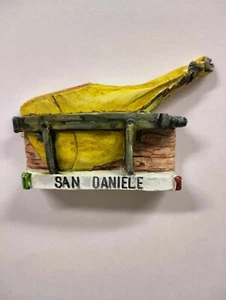 MAGNETE CALAMITA RESINA CIBO FOOD  FRIDGE MAGNET PROSCIUTTO SAN  DANIELE FRIULI  - Foto 1 di 1