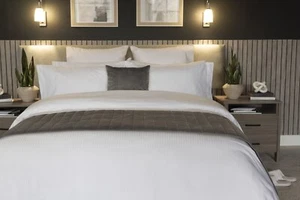 300TC Soho Pinstripe set copripiumone di lusso bianco 100% cotone tutte le taglie - Foto 1 di 3