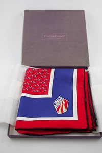 Bufanda de seda roja blanca azul del equipo de esquí y snowboard Vineyard Vines EE. UU. NUEVA EN CAJA - Imagen 1 de 12