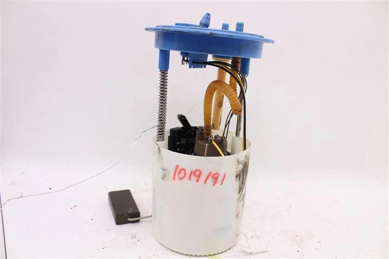 Used Fuel Pump fits: 2011 Volkswagen Golf Pump Assembly in tank 1.8L gasoline Gr - Изображение 1 из 4