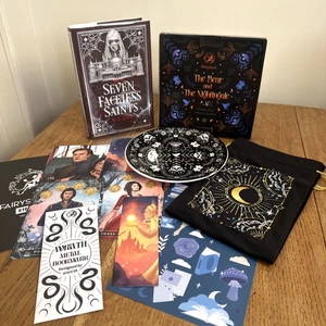 FairyLoot March 2023 Full Box - Seven Faceless Saints by M. K. Lobb SIGNED - Foto 1 di 15