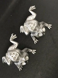 2 Small Solid Pewter FROG Frogs Noah’s Ark Silver Metal Figurine Lapel Pins X - Picture 1 of 1