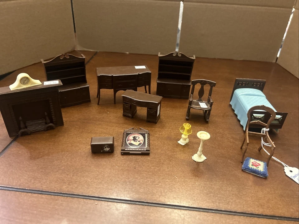 Renwal Brand Dollhouse Furniture Plastic  Vintage Lot Of 13 Pieces - Image 1 of 4