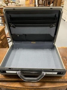 Vintage Samsonite ACCORD Briefcase Hard Shell Combo Lock Black 18x14x3.5" - Picture 1 of 12
