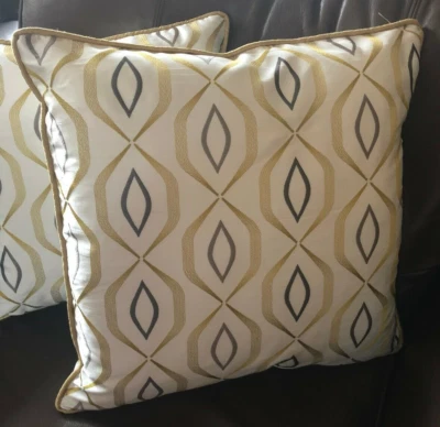 Cushion Cover, Brand new, Handmade, 17" x 17" (to fit a 18" inner) - Image 1 of 4