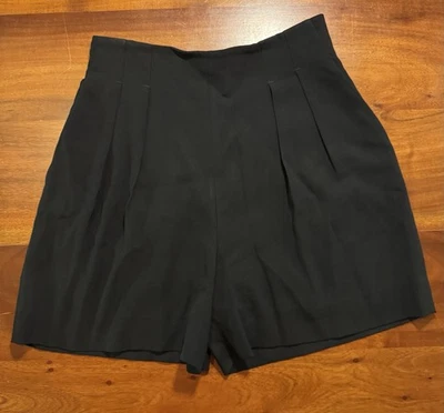 Pantalones cortos plisados de crepé de tiro alto negros para mujer Artizia Babaton talla 6 Foto 1 de 4