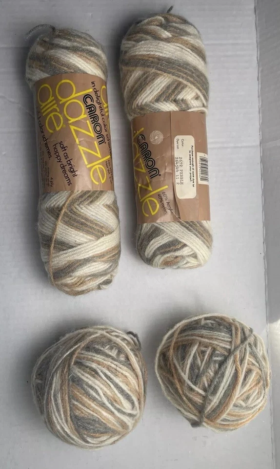 Hilo Caron Simply Soft 2672 Guijarro 60% Acrílico 40% Rayón 2 Madejas y 2 Bolas Foto 1 de 1